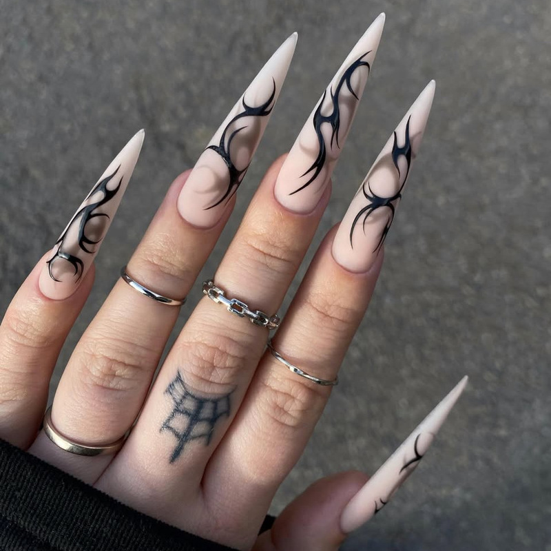 Wm-405 White Thorn Black Pattern Fake Nails Long Pointed Spicy Girl Thorn Gradient Smudge 24 Pieces Wearable Nail Tips Wholesale