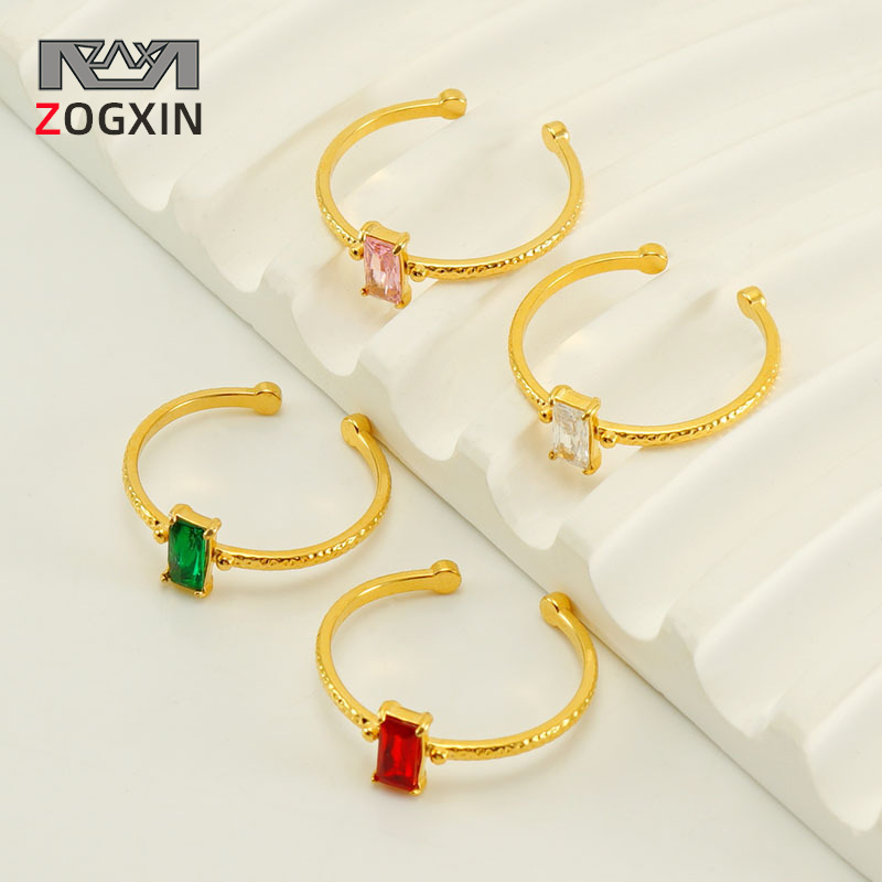 Nuevo anillo cuadrado de circón con incrustaciones de acero inoxidable transfronterizo para mujeres anillo de acero de titanio de lujo ligero versátil europeo y americano en stock al por mayor