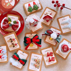 秋冬の子供のクリスマスの祝日のかわいい糸は女の子の赤ちゃんのヘラジカの雪だるまを挟んで雪の花のアヒルの口を装います。
