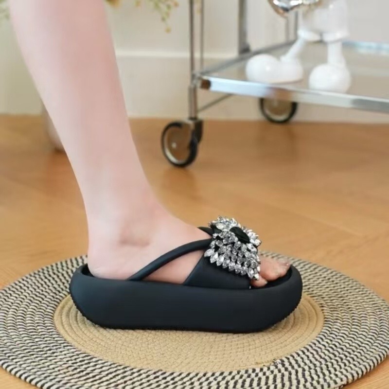 Fashionable Thick-Soled Breathable Sandals for Women, Suitable for Outdoor Wear, Summer 2026, Versatile, Height-Increasing, Casual, with Rhinestone Bow, Slip-On Slippers Fashionable Thick-Soled Breathable Sandals for Women, Suitable for Outdoor Wear, Summer 2026, Versatile, Height-Increasing, Casual, with Rhinestone Bow, Slip-On Slippers