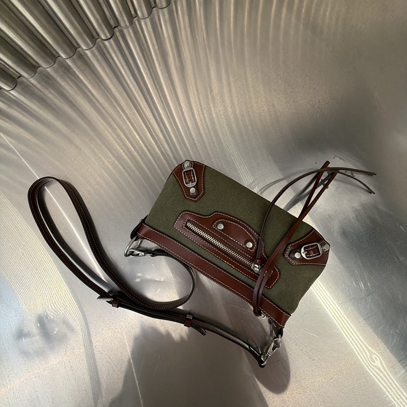 Women's 2026 New Retro Cowhide Motorcycle Bag, Niche Fashion Canvas Luxury Versatile Casual Crossbody Bag - Thumbnail 4