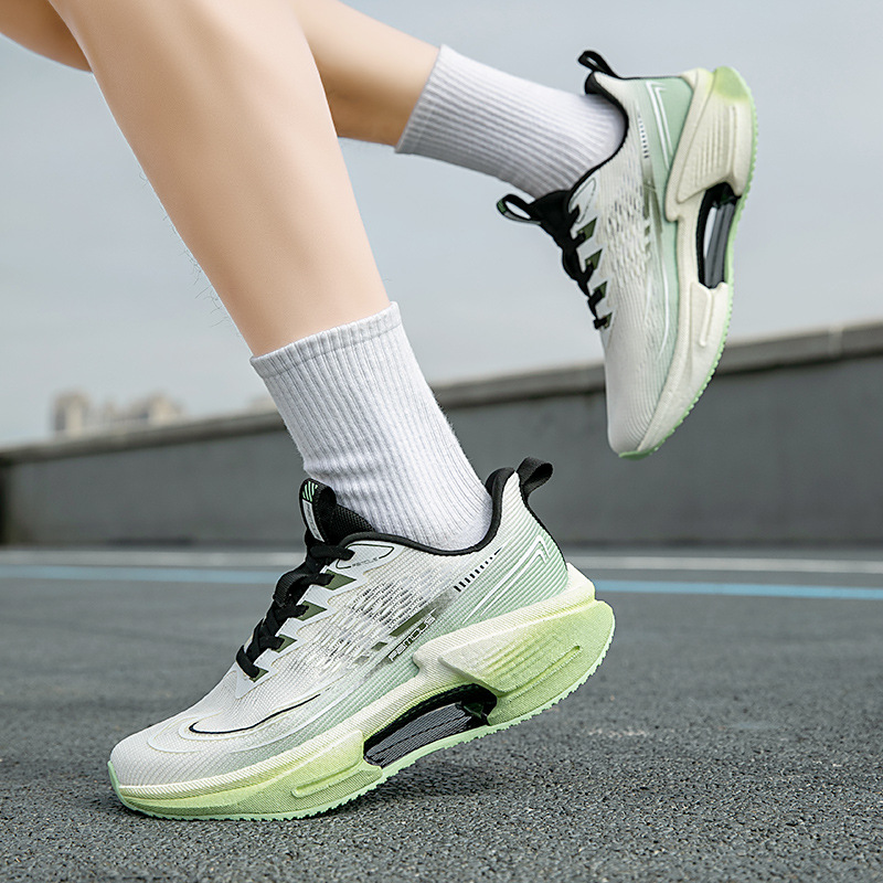 2025 nueva pareja ultra ligera y transpirable zapatos de carreras para hombres y mujeres todos los partidos retrógrados anti-deslizante zapatillas deportivas casuales