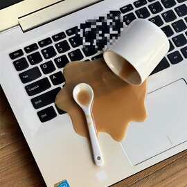 打翻的咖啡洒了沙吓人新奇古怪桌面装饰玩具搞怪手机支架