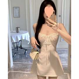 法式甜美蕾丝拼接吊带连衣裙女夏季收腰显瘦性感短裙纯欲风字潮流