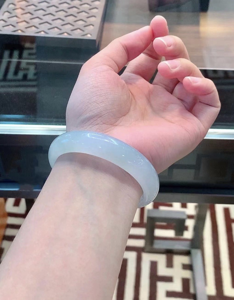Vòng tay ngọc bích tự nhiên Miến Điện đáy nắng nước xanh ánh trăng trắng chi tiết 5