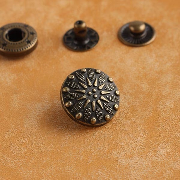 633型の復古風四合ボタンの手作りのdiy革の布芸の服のボタンの復古の異形のボタン|undefined