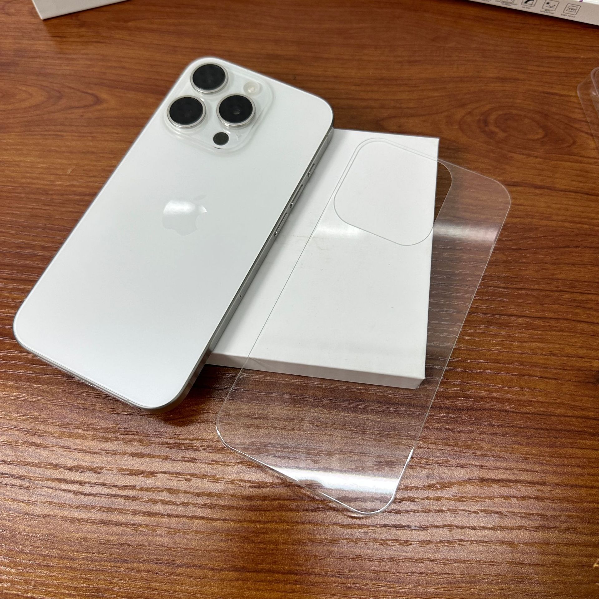 Adecuado para iPhone15Pro película templada película protectora UV película trasera 0,25 alto aluminio Apple 15PROMAX película trasera