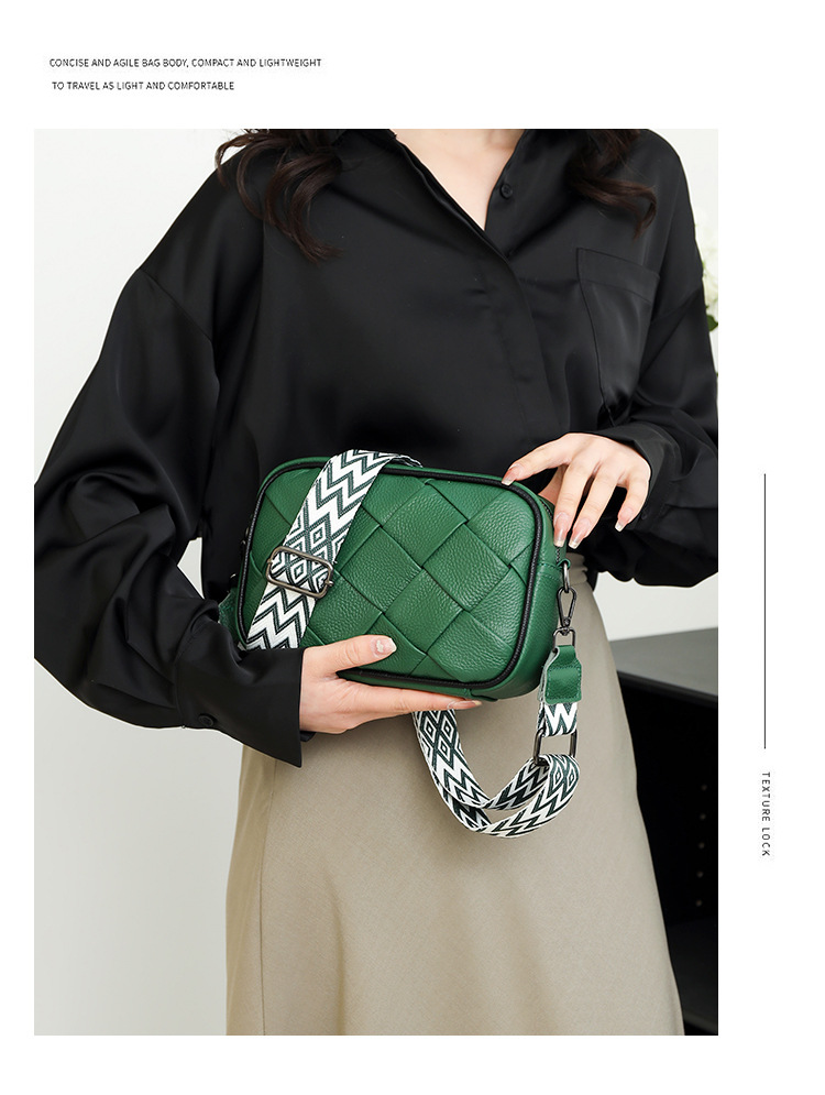 Women's Leather Crossbody Bag With Wide Strap And Diamond Pattern_voghion.com