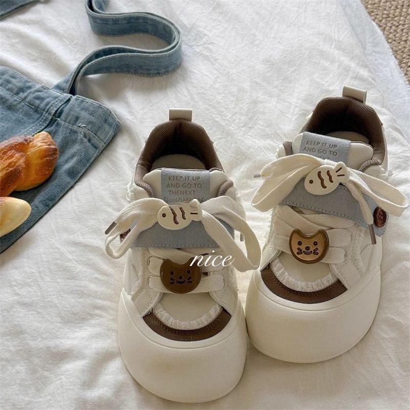 여성을위한 오리지널 고양이와 물고기 두꺼운 밑창 빵 신발 2025 여름 새로운 스타일 흰색 신발 여성 다목적 캐주얼 스포츠 스니커즈 유행