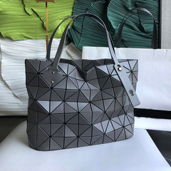 2023 Japan Original New Rock Bag with Interlocking Geometric Diamond Pattern, Versatile Crossbody Shoulder Handbag for Women