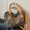 Leopard brown