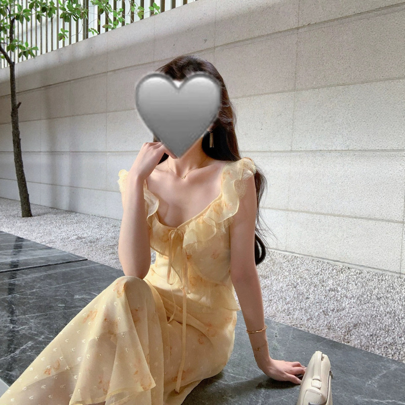 Lace-trimmed yellow chiffon floral print camisole dress with ruffled edges, summer waist-cinching slimming elegant long dress Lace-trimmed yellow chiffon floral print camisole dress with ruffled edges, summer waist-cinching slimming elegant long dress
