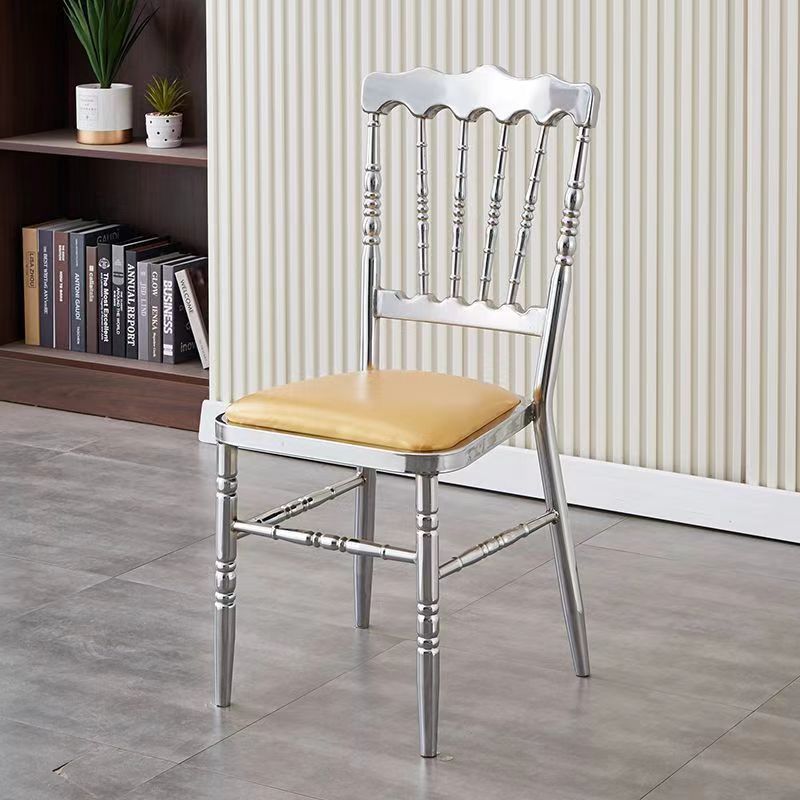 Sillas de comedor domésticas nórdicas lujosas modernas de hierro forjado simple respaldo mesa de negociación taburetes minimalistas restaurante hotel lujo