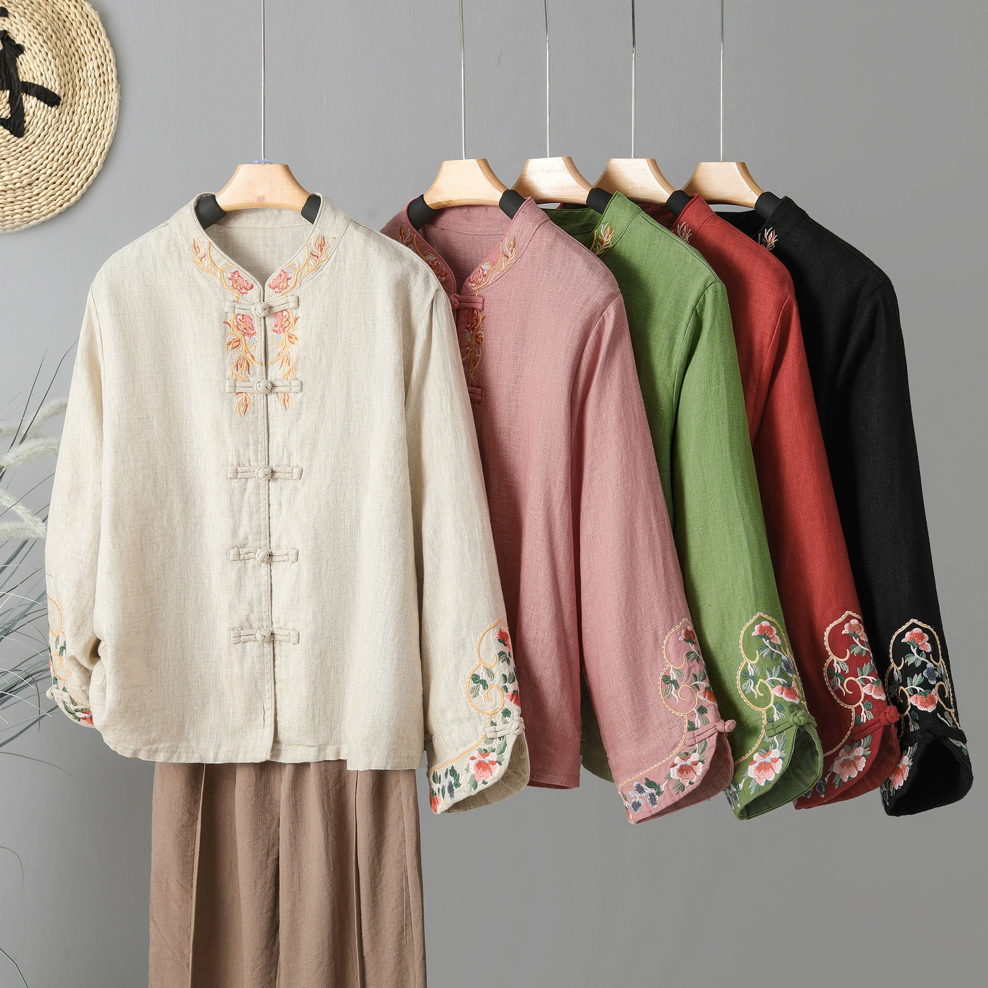 2024 Весна Новый Ретро этнический стиль Улучшенный хлопок и лен с вышивкой Однорядная Пряжка однотонный маленький топ рубашки для женщин