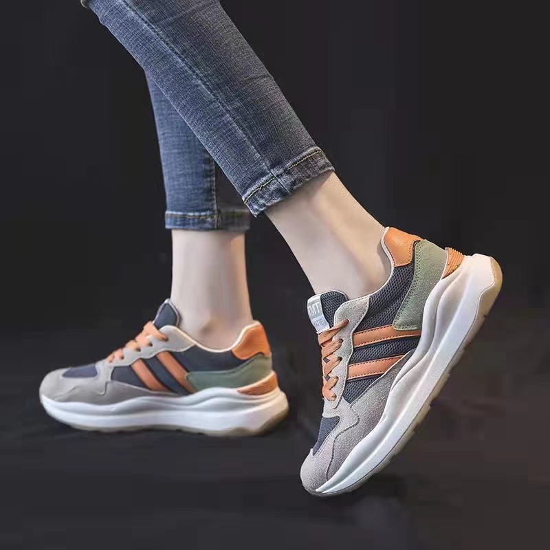 Zapatillas de deporte de otoño para mujer Nuevos ins cómodos zapatos de mujer al aire libre plataforma de estudiantes femeninos zapatos casuales zapatos de tablero deportivo de moda