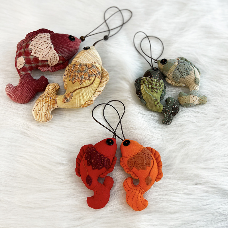 Año nuevo hecho a mano diy patchwork creativo colgante de pescado lu material de bordado paquete regalo de año nuevo decoración del coche pequeño colgante de la bolsa de pescado