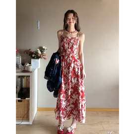 法式红色碎花吊带连衣裙子女夏季2026新款巨好看绝美漂亮海边长裙