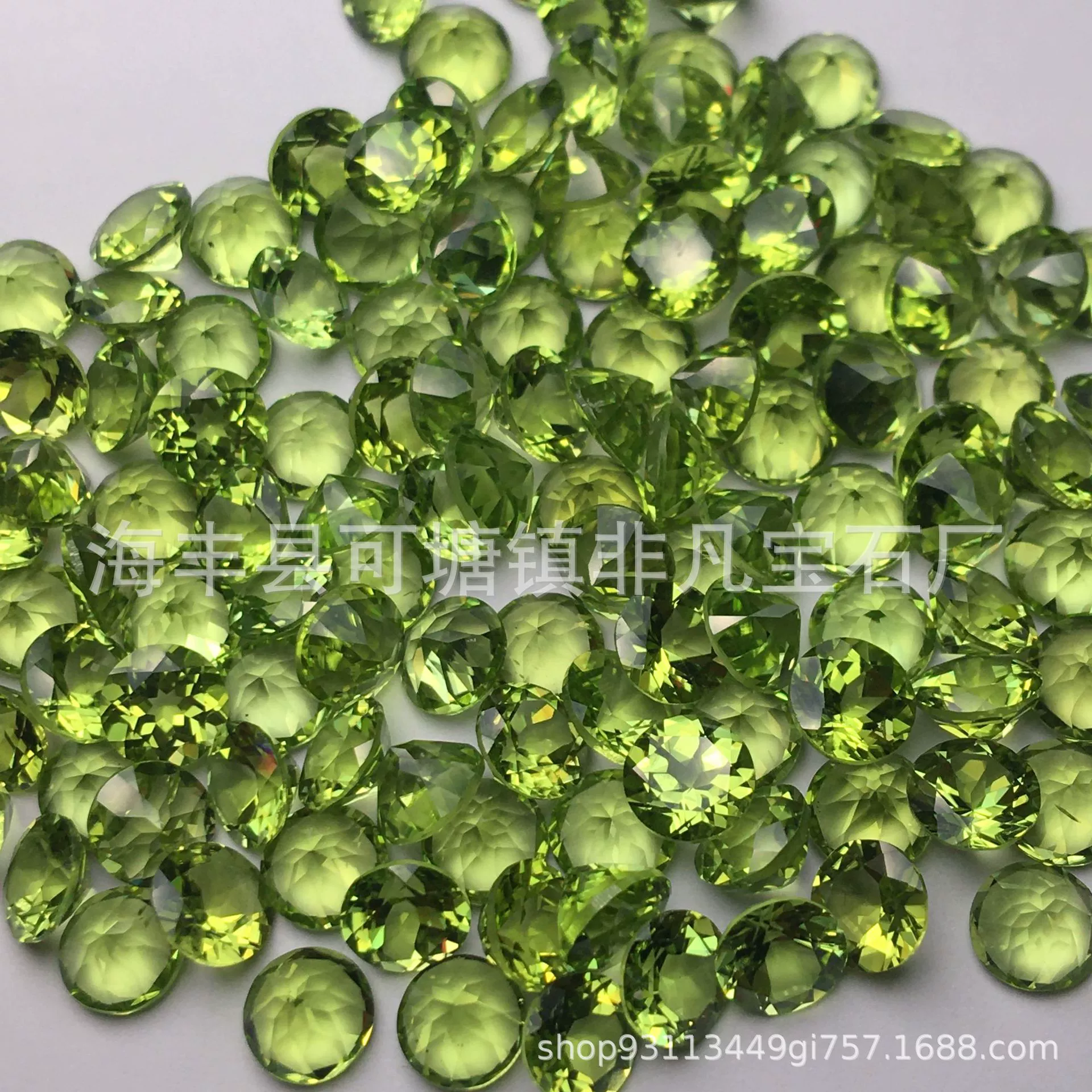Оптовые натуральные перидоты круглой, каплевидной, овальной и сердцевидной огранки, свободные камни для инкрустации.