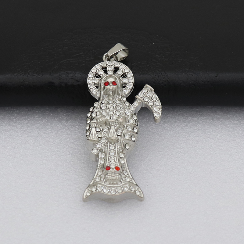 Fuentes transfronterizas de metal accesorios de joyería de diamantes completos llavero colgante collar colgante joyería de calavera de hoz creativa