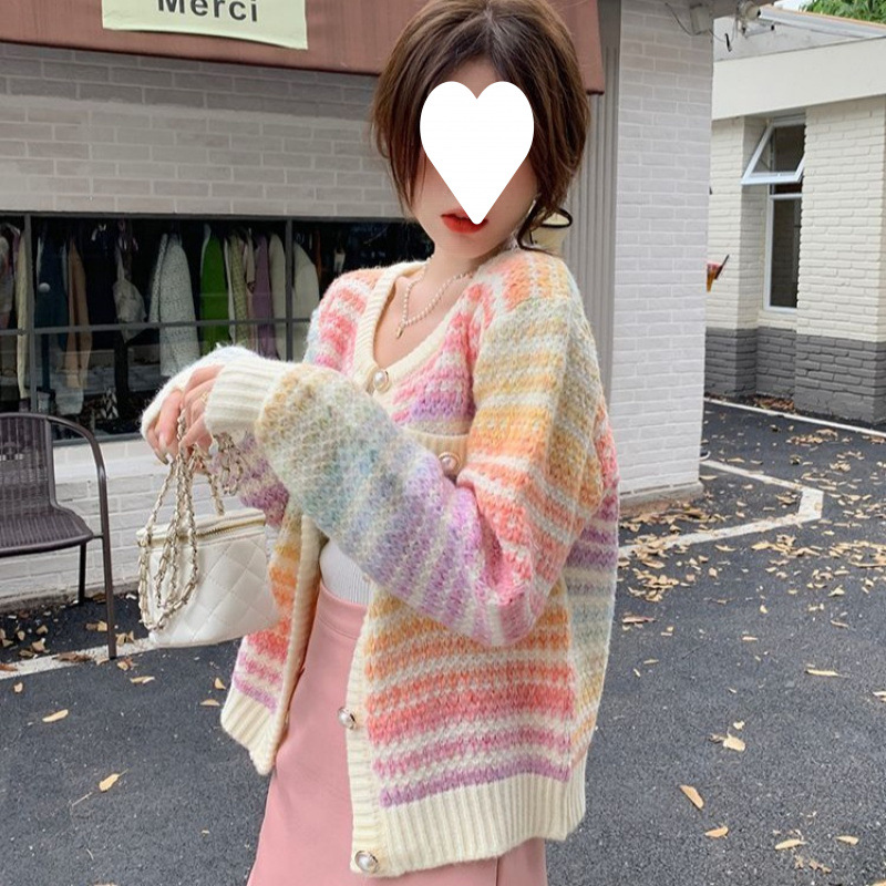 Cardigan de punto para mujeres otoño y invierno con un nuevo tipo de hombre pequeño, un suéter corto a rayas de color image 3