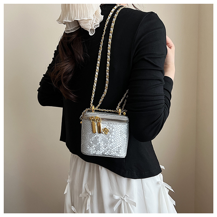 Caja portátil Xiaoxiangfeng Bolso cuadrado pequeño Mujer 2025 Nuevo patrón de serpiente transfronterizo Bolso bandolera de moda de alta gama
