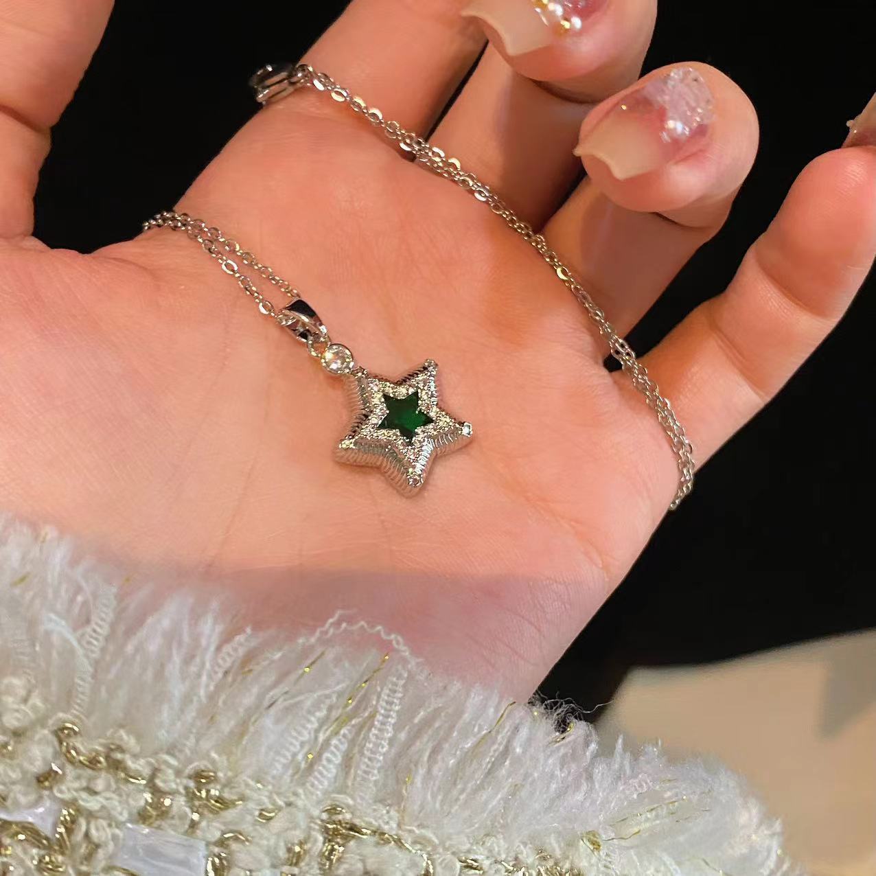 Fashionable elegant pendant drop-shaped