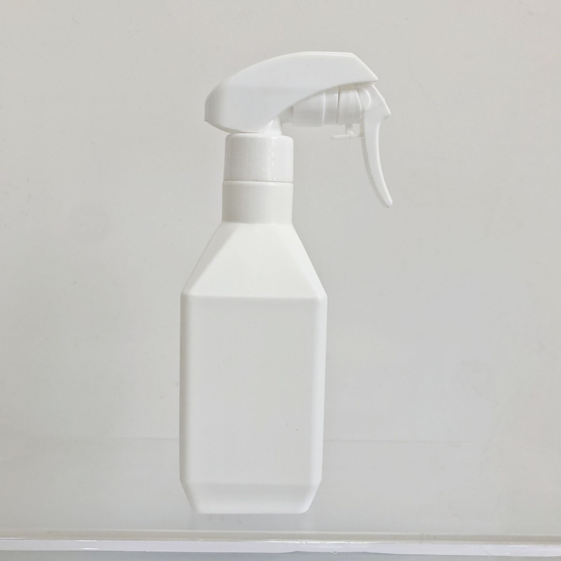 工厂家24 28手扣式塑料消毒液清洁剂喷枪 多规格PP塑料喷雾头花王