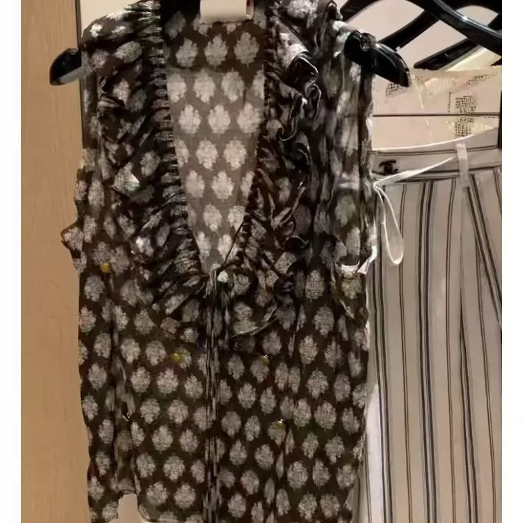 A3I French Petty Bourgeoisie Top for Women, Beautiful Age-Reducing Brown Printed Ruffled V Neck Sleeveless Shirt 25