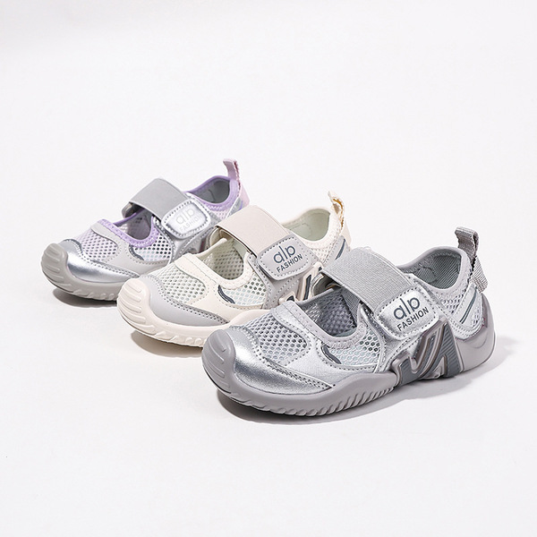 Children's fashionable sneakers