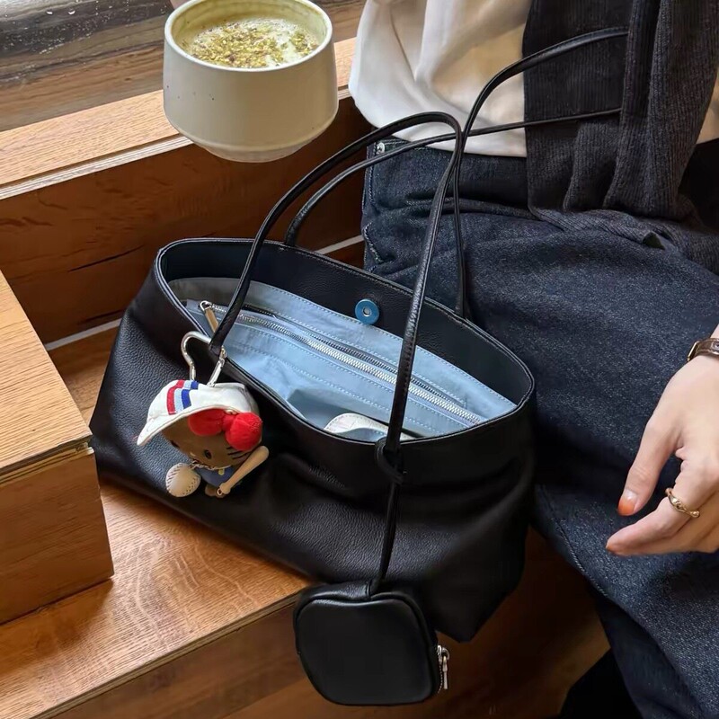 Unique design multi-compartment handbag, 2026 new model, simple and lightweight shoulder bag, fashionable and versatile commuter bag Unique design multi-compartment handbag, 2026 new model, simple and lightweight shoulder bag, fashionable and versatile commuter bag