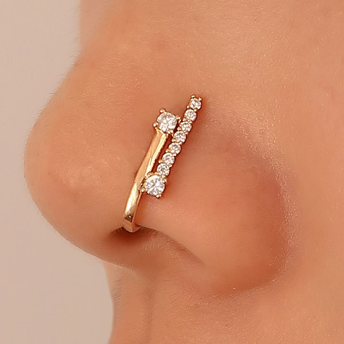 Silver pointed spike labret stud material detail