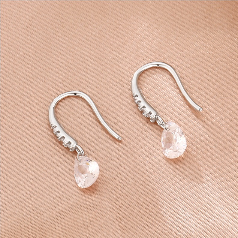 Gota de agua gancho de oreja de circón destello inteligente femenino exquisito sentido de alta gama Pendientes simples y compactos temperamento ligero lujo todo fósforo