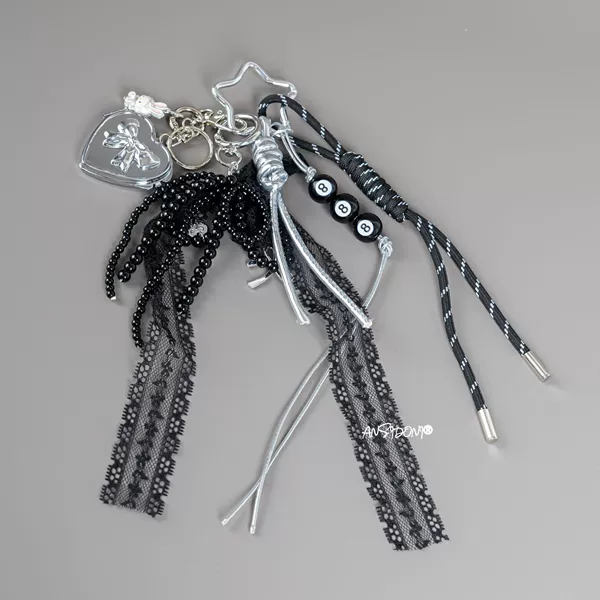 T32 [pentagonal] black rope + silver leather rope + 8 bracelets + small pearl knot black lace + bow mirror + little rabbit