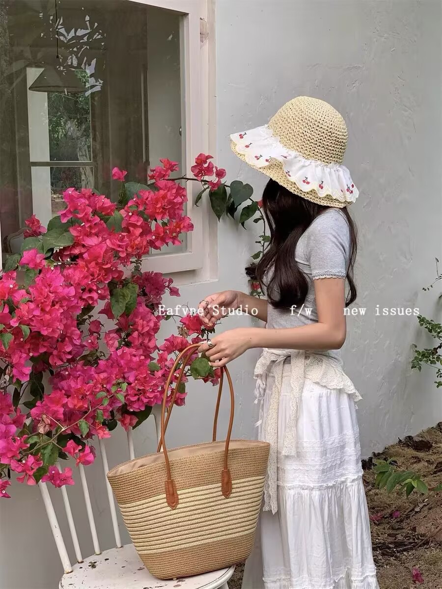 New Summer Striped Single Shoulder Commuting Straw Woven Bag, New Large Capacity Casual And Fashionable Women's Beach Tote Bag_voghion.com
