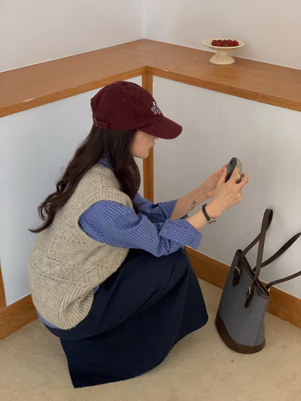 初秋韩系高级感叠穿针织马甲镂空上衣钩花无袖毛衣背心女时髦休闲|undefined