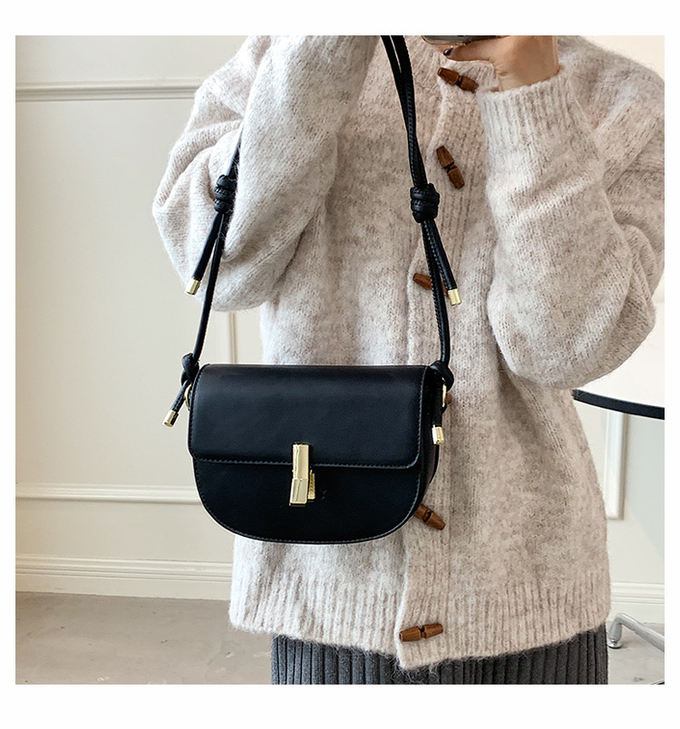 Retro Fashion Solid Color One-shoulder Saddle Small Square Bag Wholesale Nihaojewelry display picture 3
