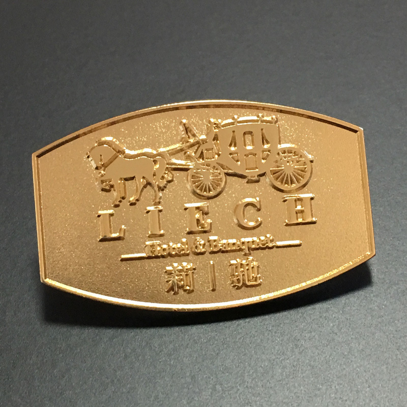 磨砂字母logo沙底胸章 镀金蝴蝶扣徽章制作厂家 集团司徽襟章定制