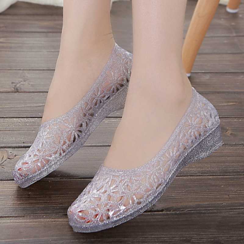 Women's hole shoes 2023 new summer hollow plastic rubber sandals crystal shoes closed toe outer wear Bird's Nest flat beach rain boots