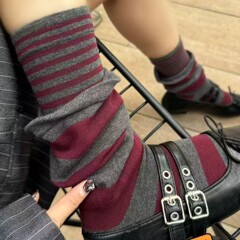 好高级越看越喜欢~假两件的设计←酒红搭配条纹叠穿堆堆袜子好潮