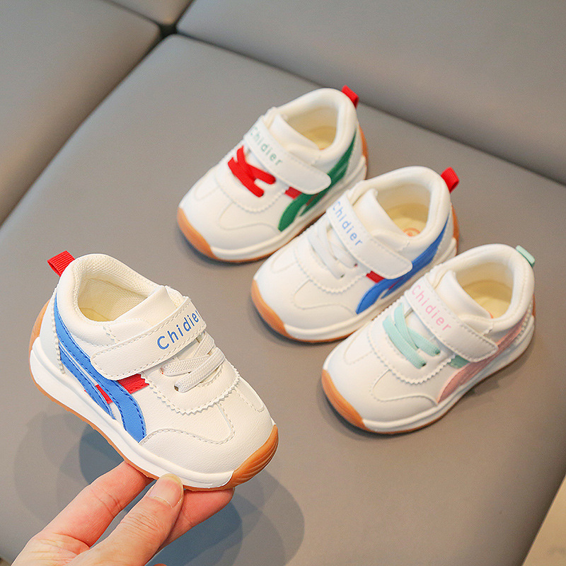 2024 otoño zapatos de cuero para niños al por mayor zapatos de argán de fondo suave zapatos para correr zapatillas de deporte estilo coreano entrega