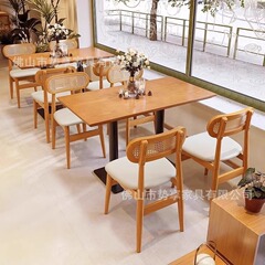 クリームスタイル日本料理レストランミルクティーショップ無垢材ダイニングテーブルと椅子ベーキングデザートショップ正方形と円形のテーブルカフェレジャーテーブルと椅子