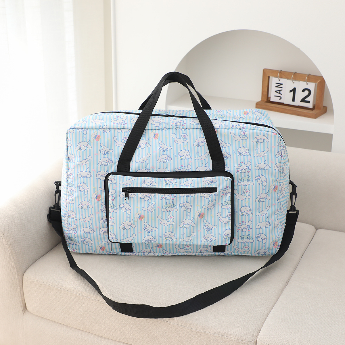 虹熊クロミ大容量手提げ旅行袋は旅行箱のポールに挿してもいいです。