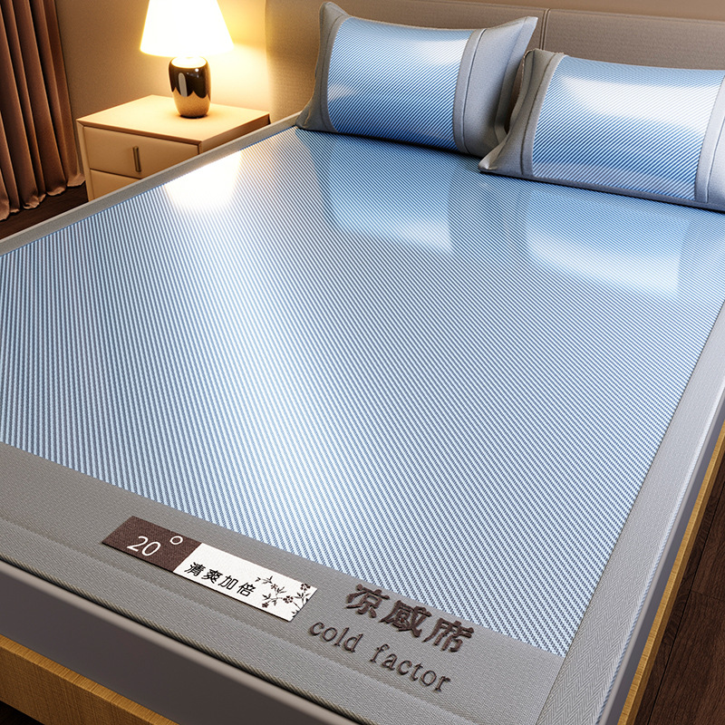 Nuevo juego de tres piezas de tapete de seda de hielo de grado materno e infantil de clase A 2025 nuevo estilo dormitorio estera de seda de hielo lavable a máquina tipo sábana