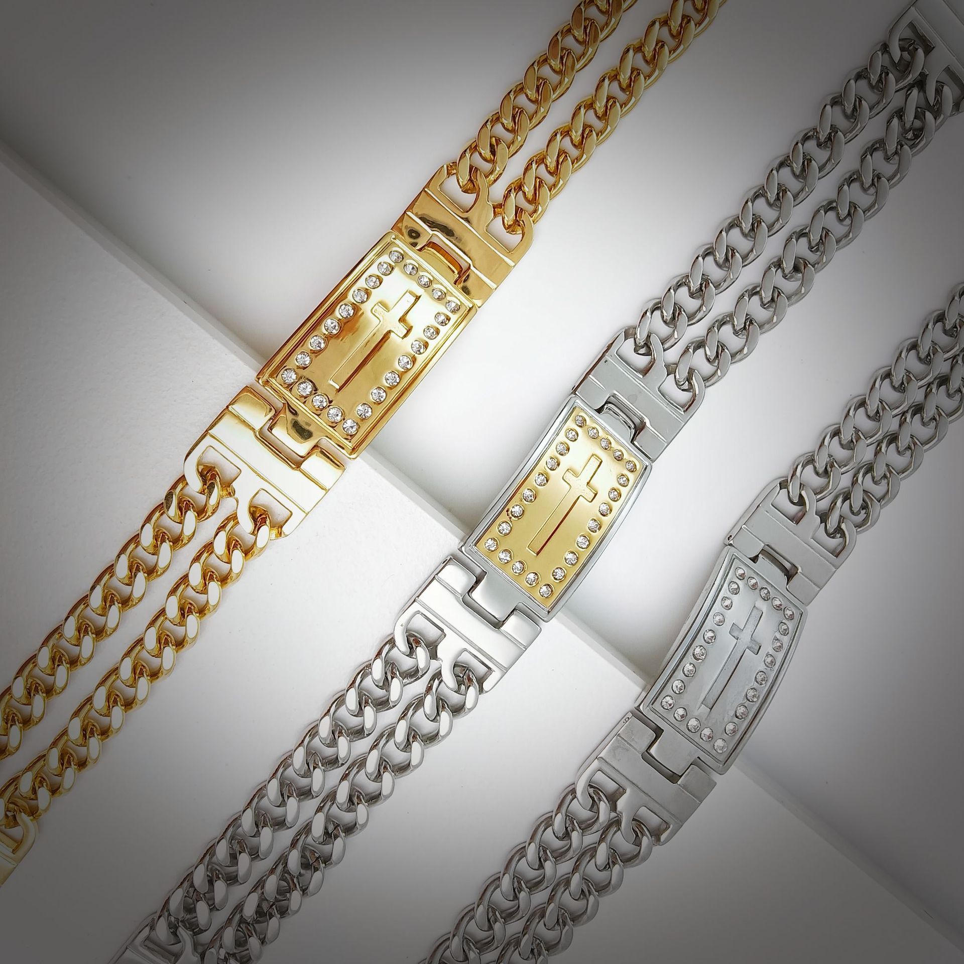Bracelet épais double couche en forme de croix, serti de diamants, en acier inoxydable et titane, style hip-hop, bijou tendance pour homme_voghion.com