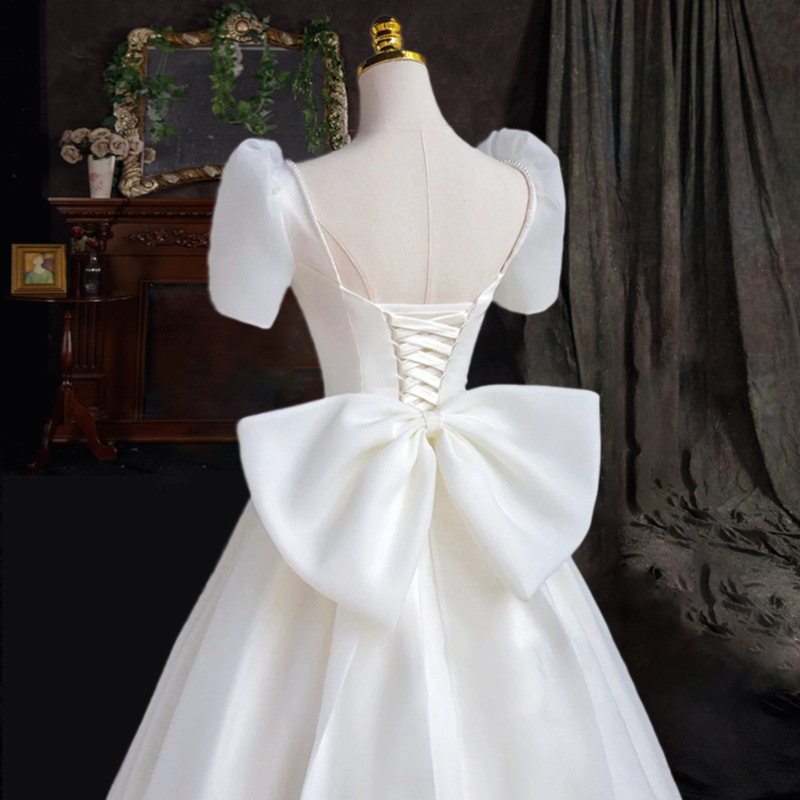 Vestido de novia de satén 2024 nueva luz nupcial vestido de boda principal estilo retro francés corte elegante simple piso de longitud hilo al aire libre image 5