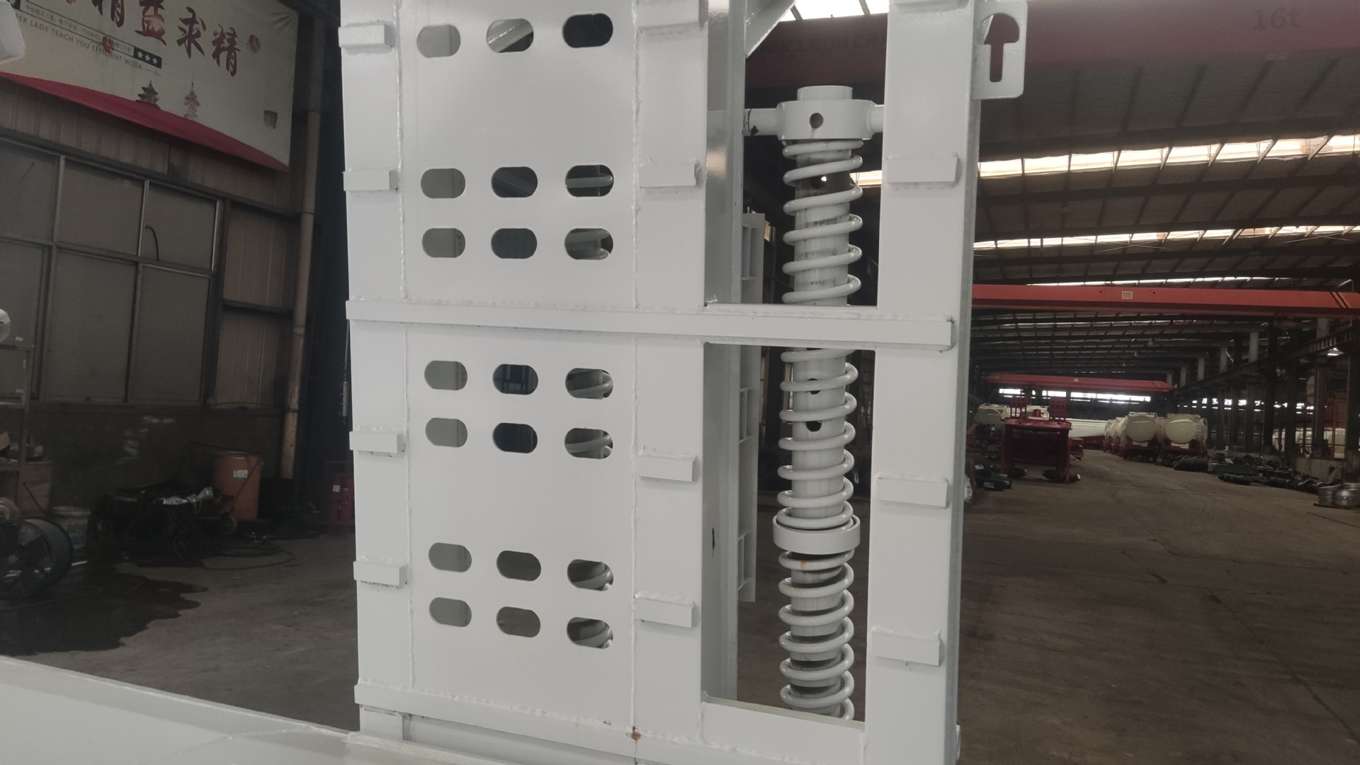 Excavator trailer for large equipment transportation, three-axle ladder-type hook trailer, heavy-duty engineering machinery transport