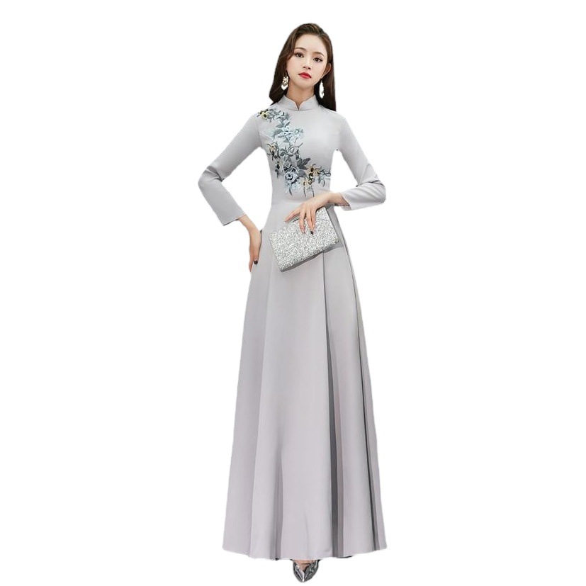 Cheongsam con bordado elaborado, nuevo estilo 2025, falda larga elegante y graciosa, cheongsam con dobladillo grande bordado por encima de la rodilla image 1