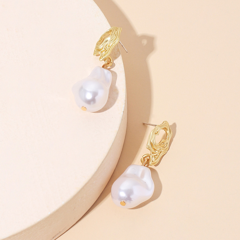 New Fashion Pearl Earrings display picture 3