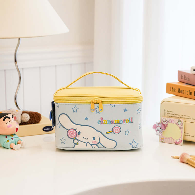 Sanrio Kitty Square Bags de maquillaje mujeres bordadas portátiles de gran capacidad de viaje lindas bolsas de almacenamiento bolsas de lavado