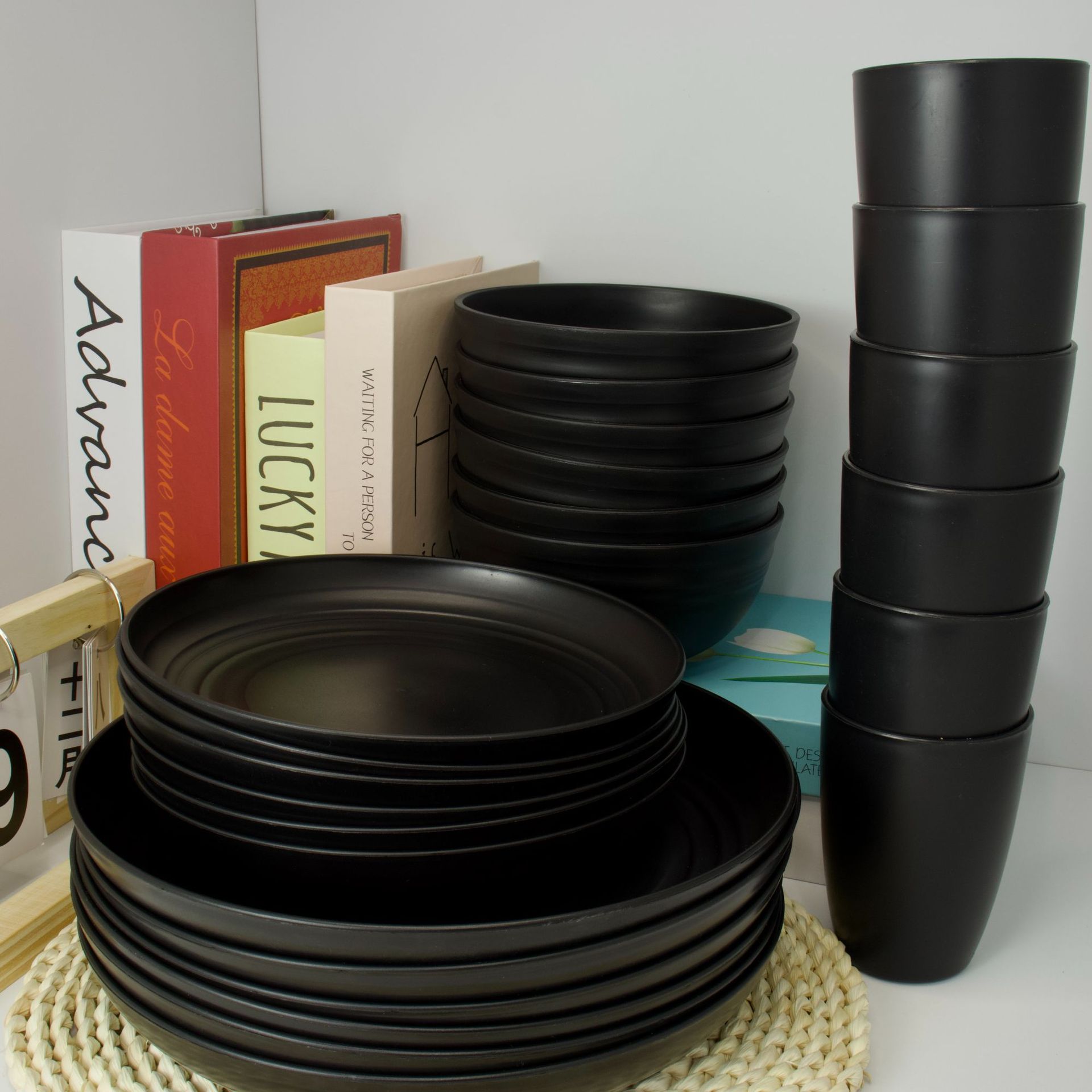 Amazon plato de comida negro tazón de sopa taza cuchillo tenedor cuchara vajilla juego de paja de trigo juego de regalo de campamento al por mayor